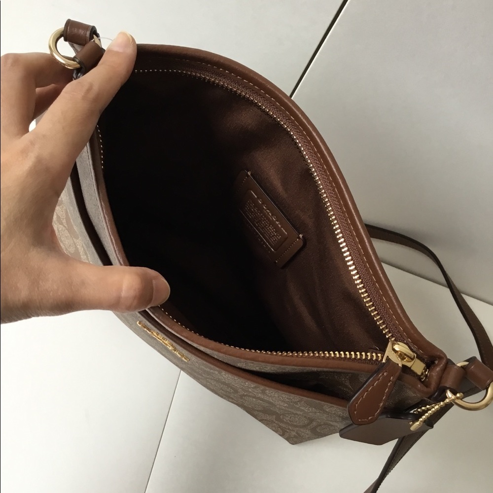 🌷Coach File Crossbody In Signature Canvas NWT. - Picture 2 of 8